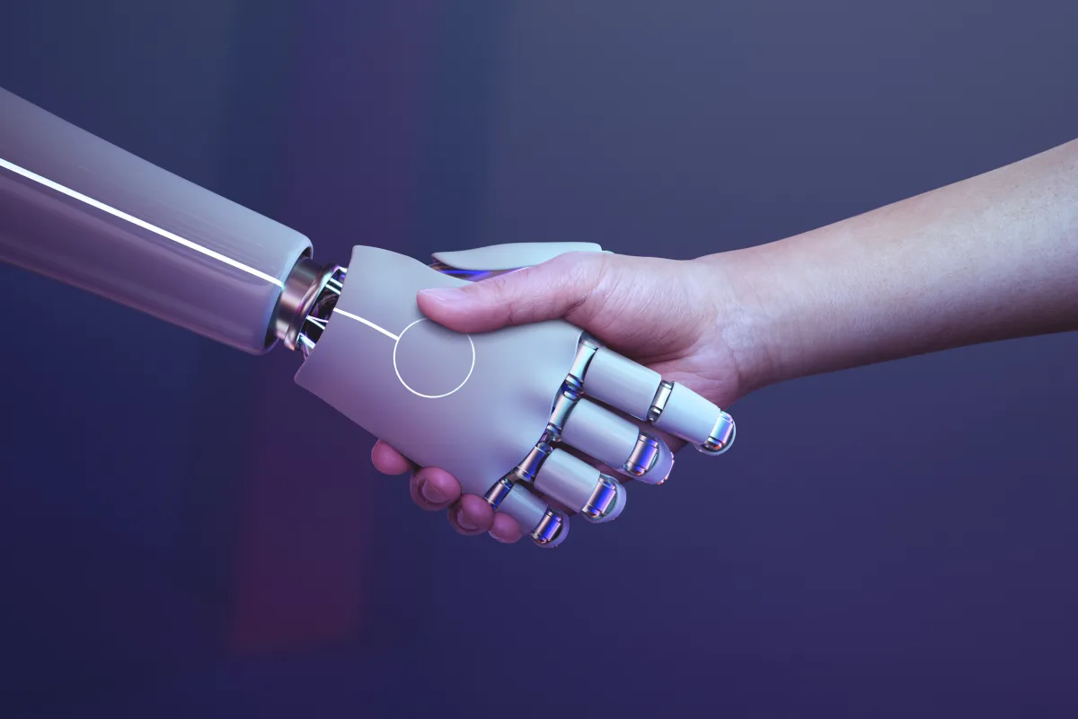 Serrage de main entre une main humaine et une main robotique sur fond violacé